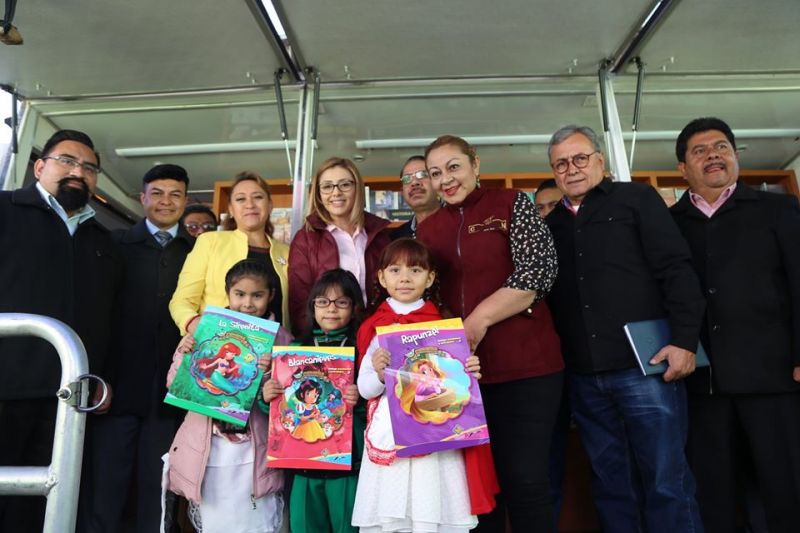 "Libro Bus en tu Escuela" en la Escuela Primaria Profesor Manuel Hinojosa Giles